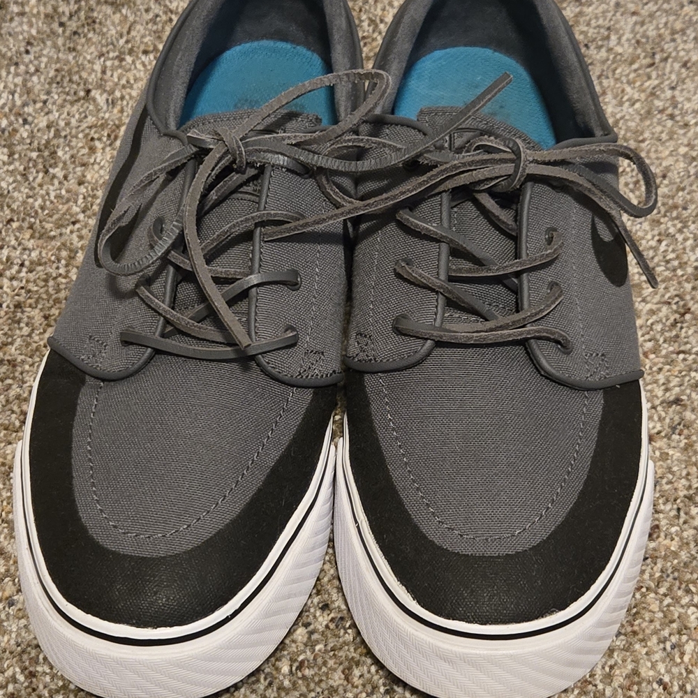 Nike Men's Gray and Black Canvas Sneakers